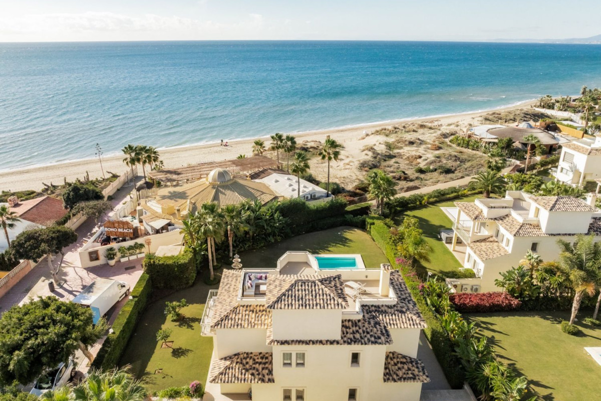 Sale of independent chalet in Las Chapas-El Rosario, Marbella
photo 2