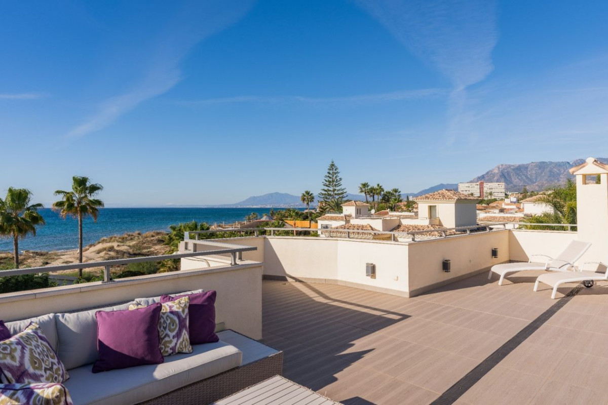 Sale of independent chalet in Las Chapas-El Rosario, Marbella
photo 5