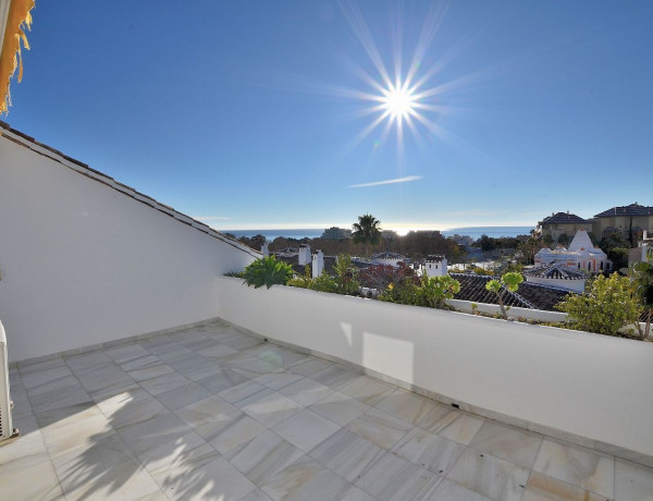 Ático en venta en Avenida Gandhi, Benalmádena photo 1