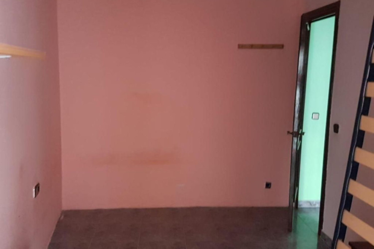 Продажа квартиры на Calle dels Pins, Госпиталет-де-Льобрегат
 photo 4