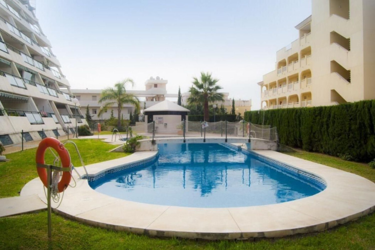 Sale of apartment in Calle Almuñécar, Benalmádena
photo 1