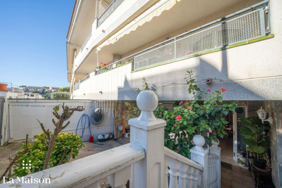 Sale of townhouse in , Sant Pol de Mar photo 2