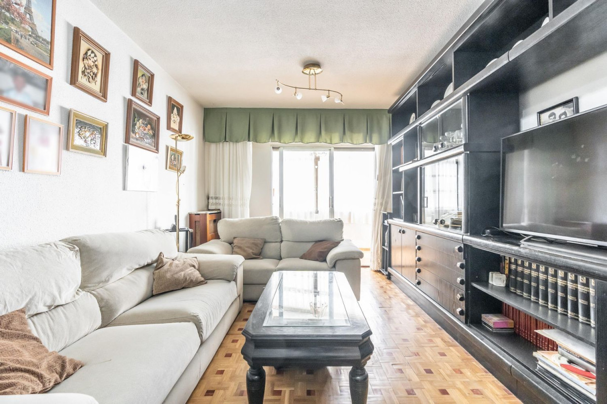 Sale of apartment in Calle de Alonso Carbonell, Madrid
 photo 3