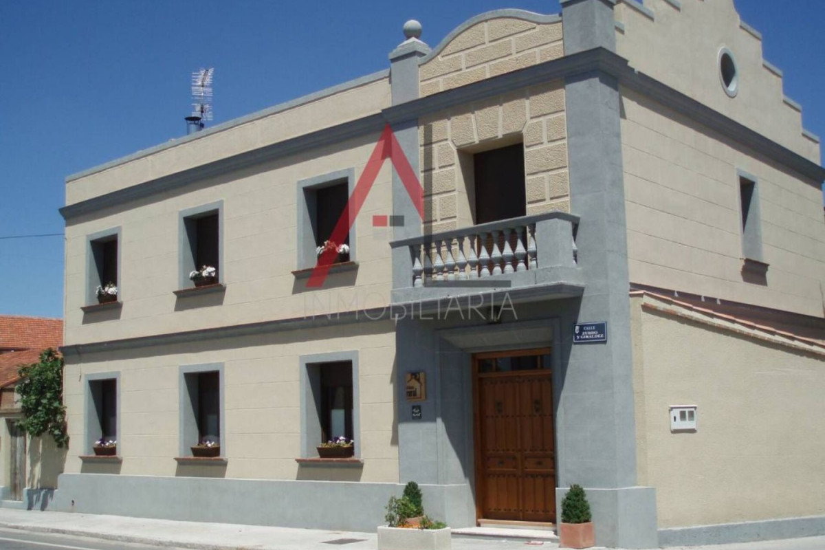 Casa o chalet independiente en venta en calle Zurdo y Giraldez, 2, Navas de Oro
photo 1