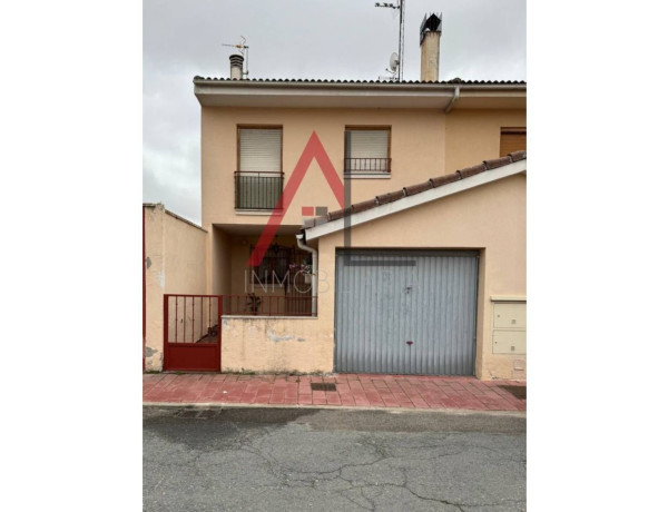 Chalet adosado en venta en , Nava de la Asuncion photo 1