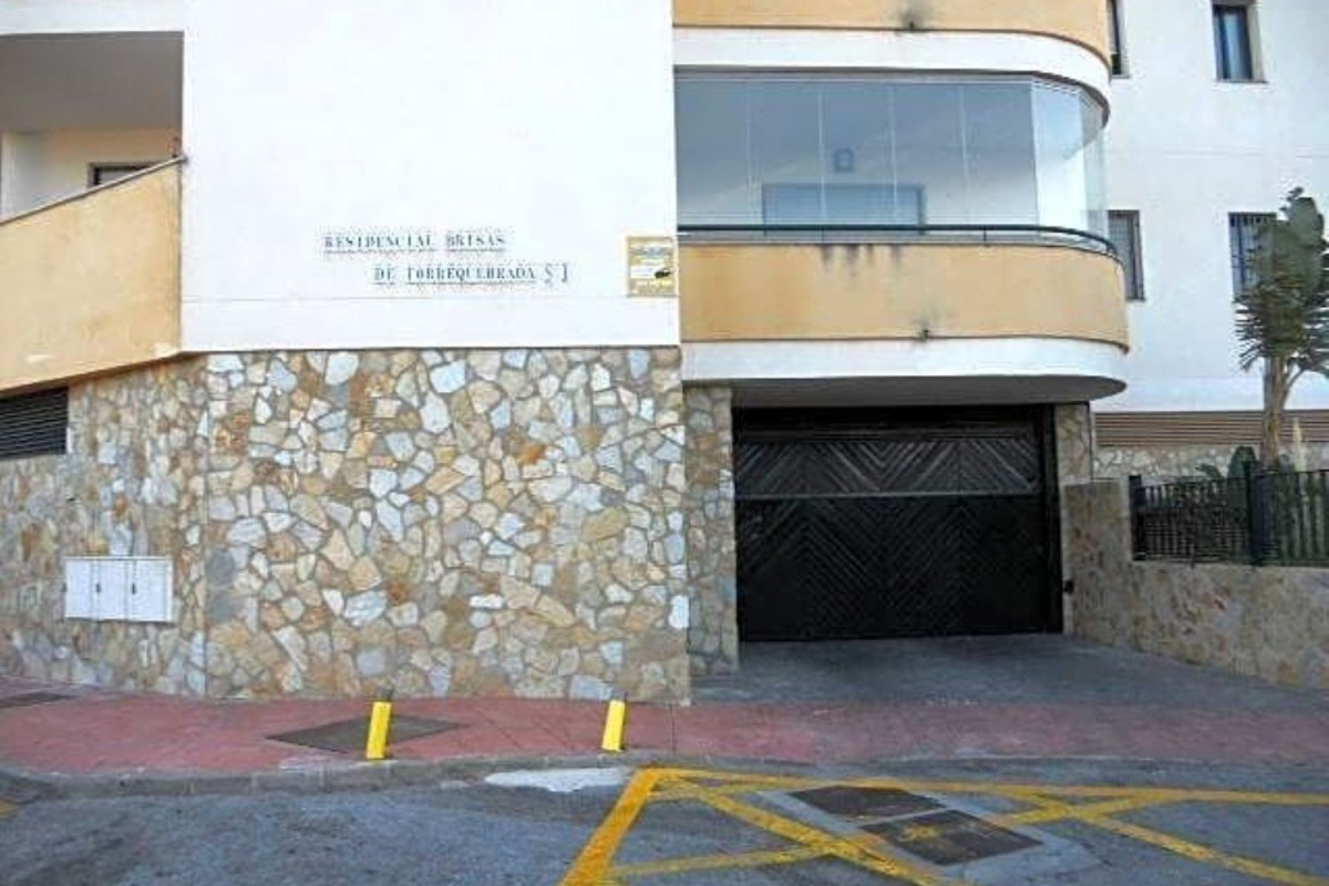 Venta de garaje en Calle Almuñécar , Benalmádena photo 1