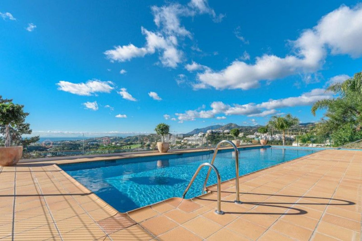 Penthouse sale in Las colinas de Marbella s/n, Benahavís photo 1