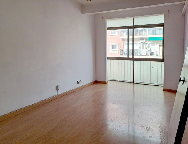 Piso en venta en  Avenida Constitucion, Castelldefels photo 1