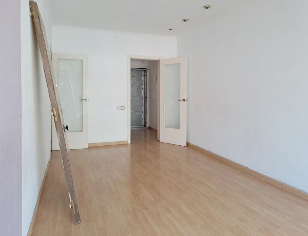 Piso en venta en  Avenida Constitucion, Castelldefels photo 2