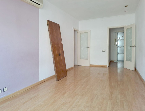 Piso en venta en  Avenida Constitucion, Castelldefels photo 3