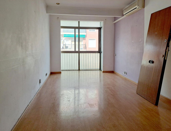 Piso en venta en  Avenida Constitucion, Castelldefels photo 4