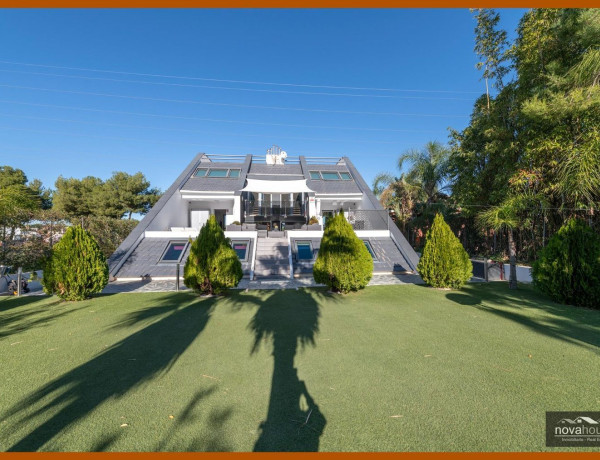 Detached villa for sale in Pinos de Alhaurín , Alhaurín de la Torre thumbnail 1