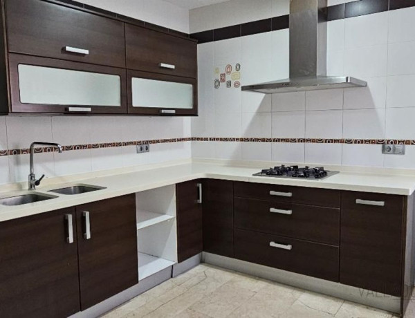Chalet independiente en venta en , Cigales photo 1