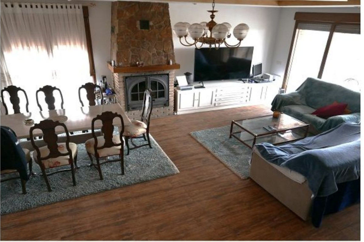 Продажа отдельного шале в , Коррал-де-Айон photo 2