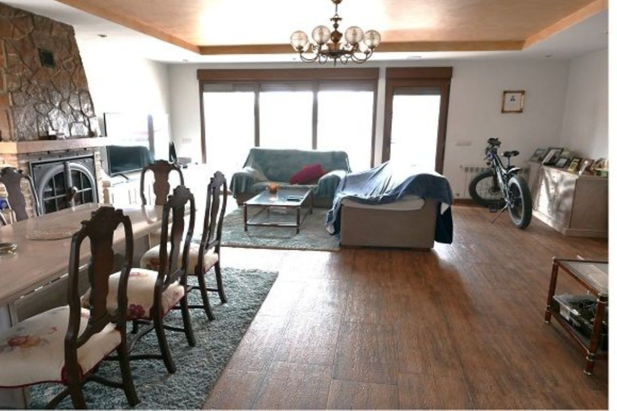 Продажа отдельного шале в , Коррал-де-Айон photo 3