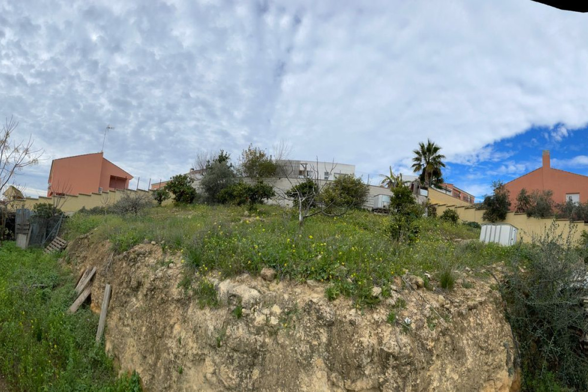 Terreno en venta en Alcalá de Guadaira, Sevilla photo 3