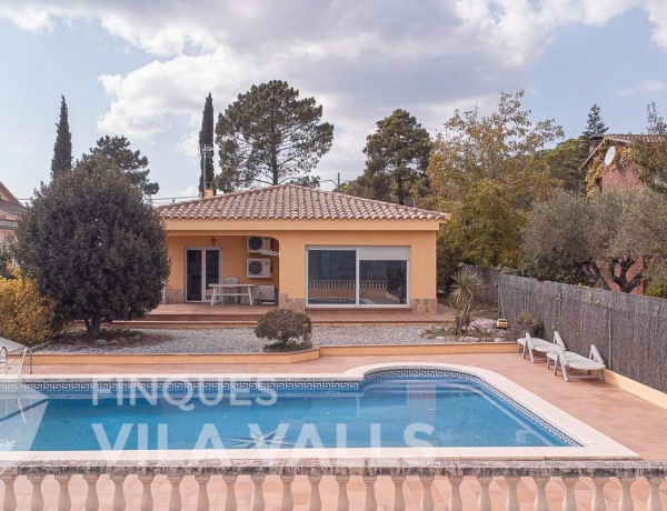 Detached villa for sale in Calle del Rosselló, Bigues i Riells thumbnail 1
