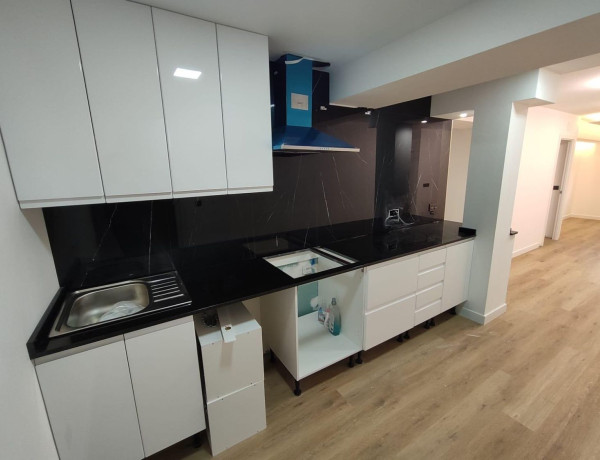 Apartment for sale in Avenida de Balaídos, Vigo photo 1