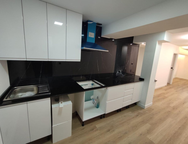 Apartment for sale in Avenida de Balaídos, Vigo thumbnail 1