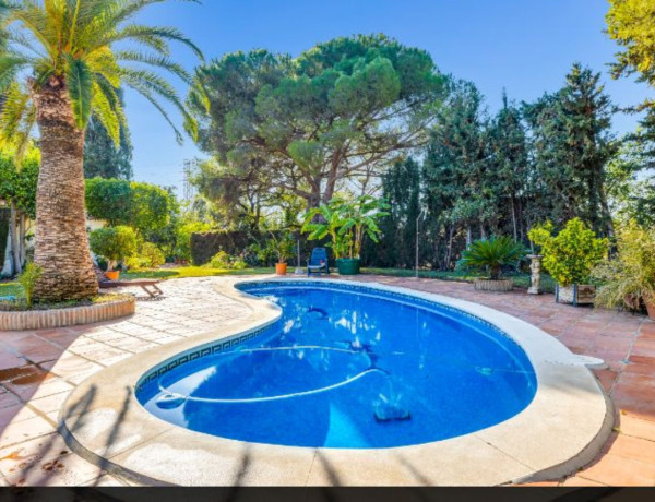 Detached villa for sale in  Calle Torrevigía, Estepona photo 4