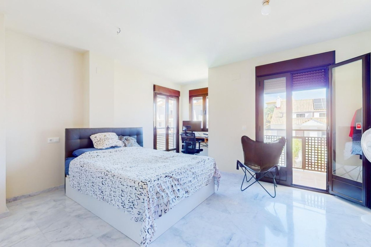 Venta de chalet adosado en Calle Azabache de Riviera , Mijas photo 4