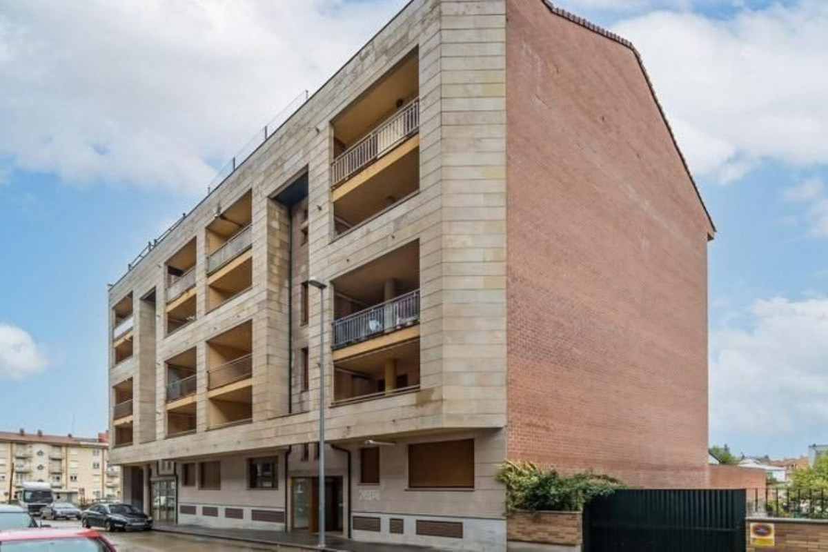 Piso en venta en calle Academico Garcia Morejon, 6, Валенсия-де-Дон-Хуан
photo 1