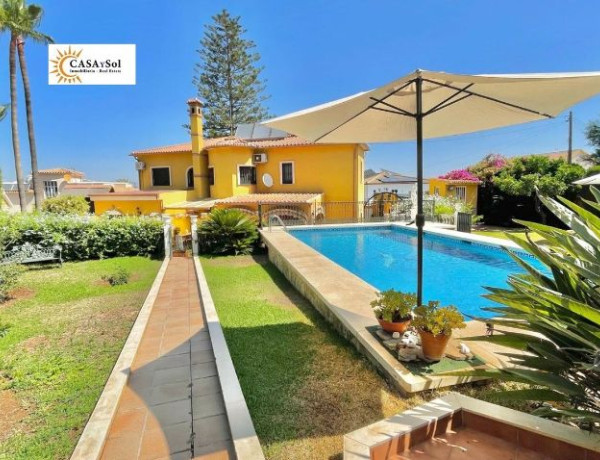 Detached villa for sale in  Calle Valdepeñas, Alhaurín de la Torre photo 1