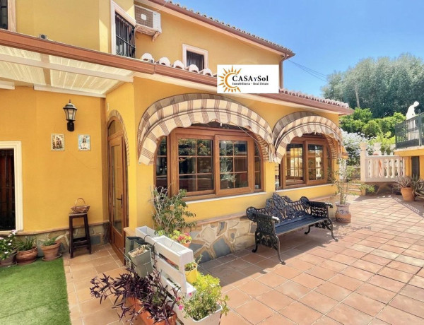 Detached villa for sale in  Calle Valdepeñas, Alhaurín de la Torre photo 4