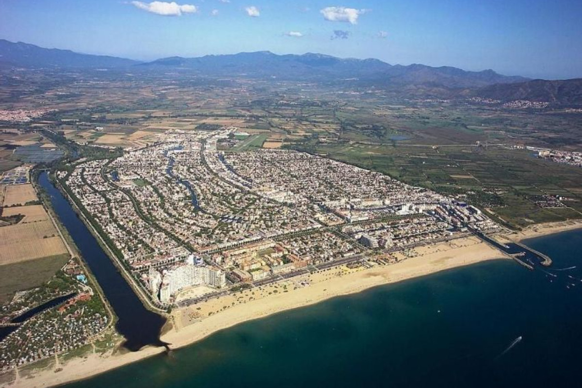 Terreno en venta en Empuriabrava, Girona photo 1