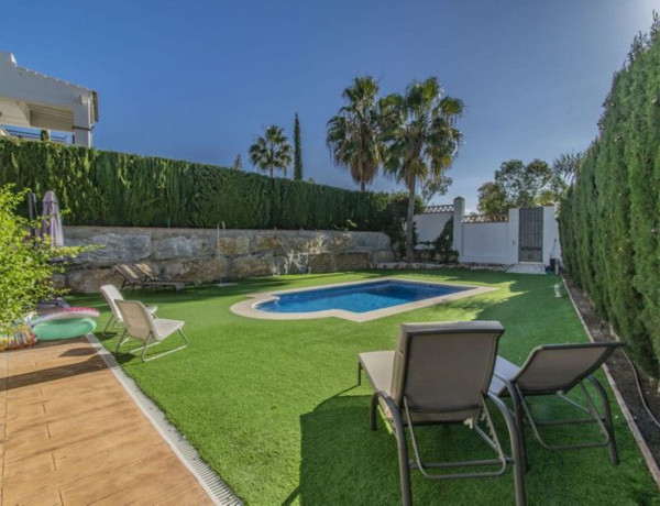 Detached villa for sale in Selwo, Estepona thumbnail 1