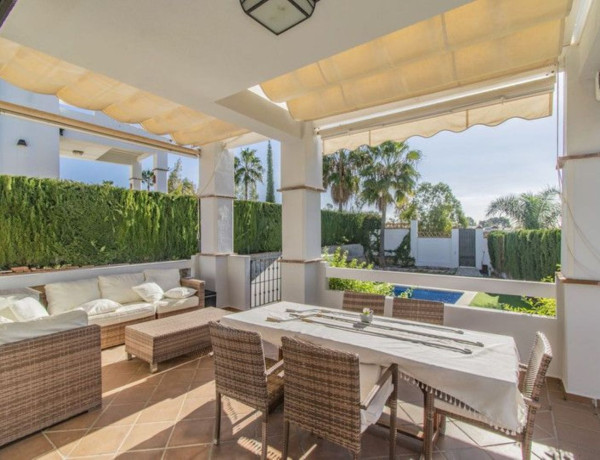 Detached villa for sale in Selwo, Estepona thumbnail 2