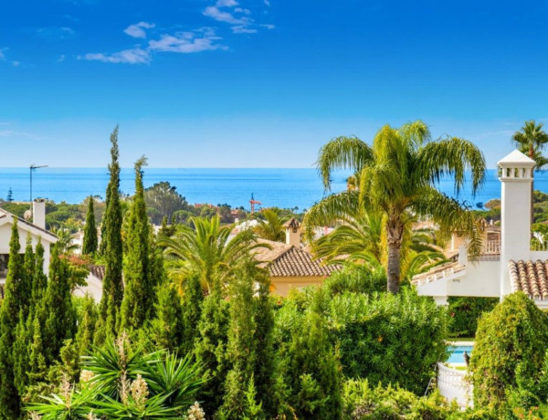 Chalet independiente en venta en Elviria-Cabopino , Marbella thumbnail 2