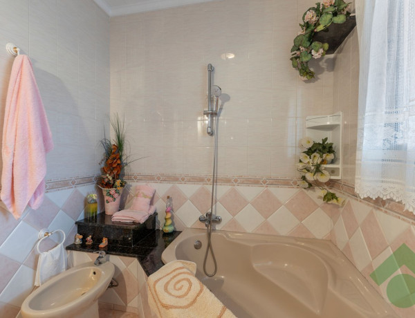 Detached villa for sale in , Loja photo 3