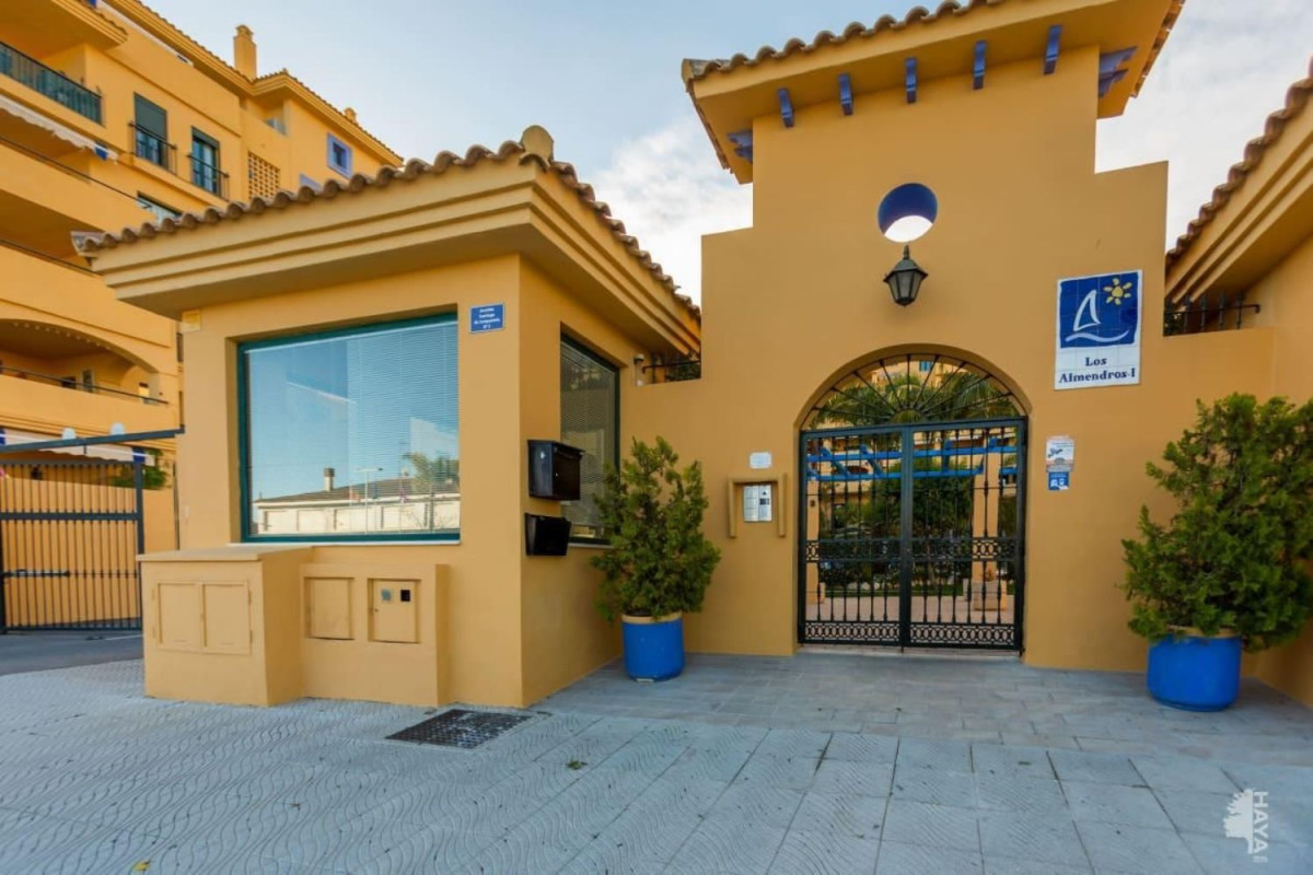 Venta de bajo en Avenida Santiago de Compostela, Marbella
photo 1