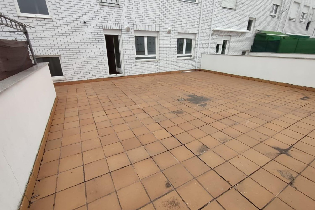 Venta de piso en Flores de Sil, Ponferrada
photo 1