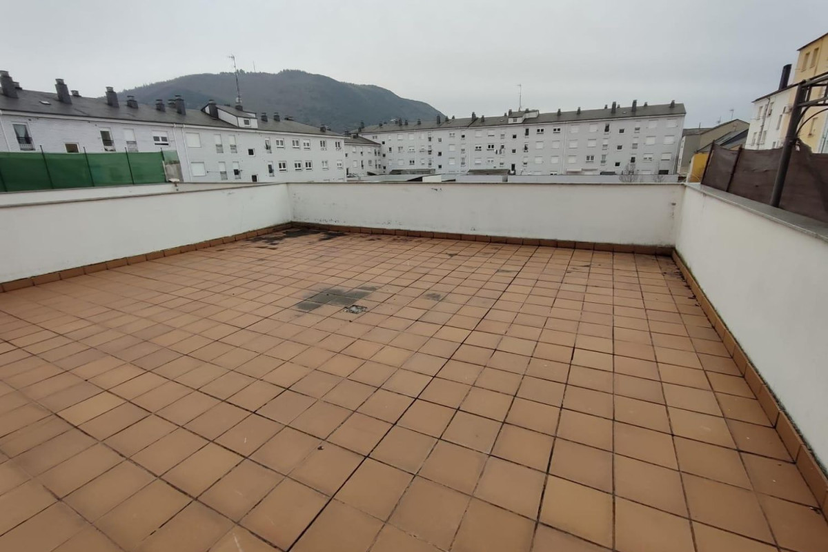 Venta de piso en Flores de Sil, Ponferrada
photo 2