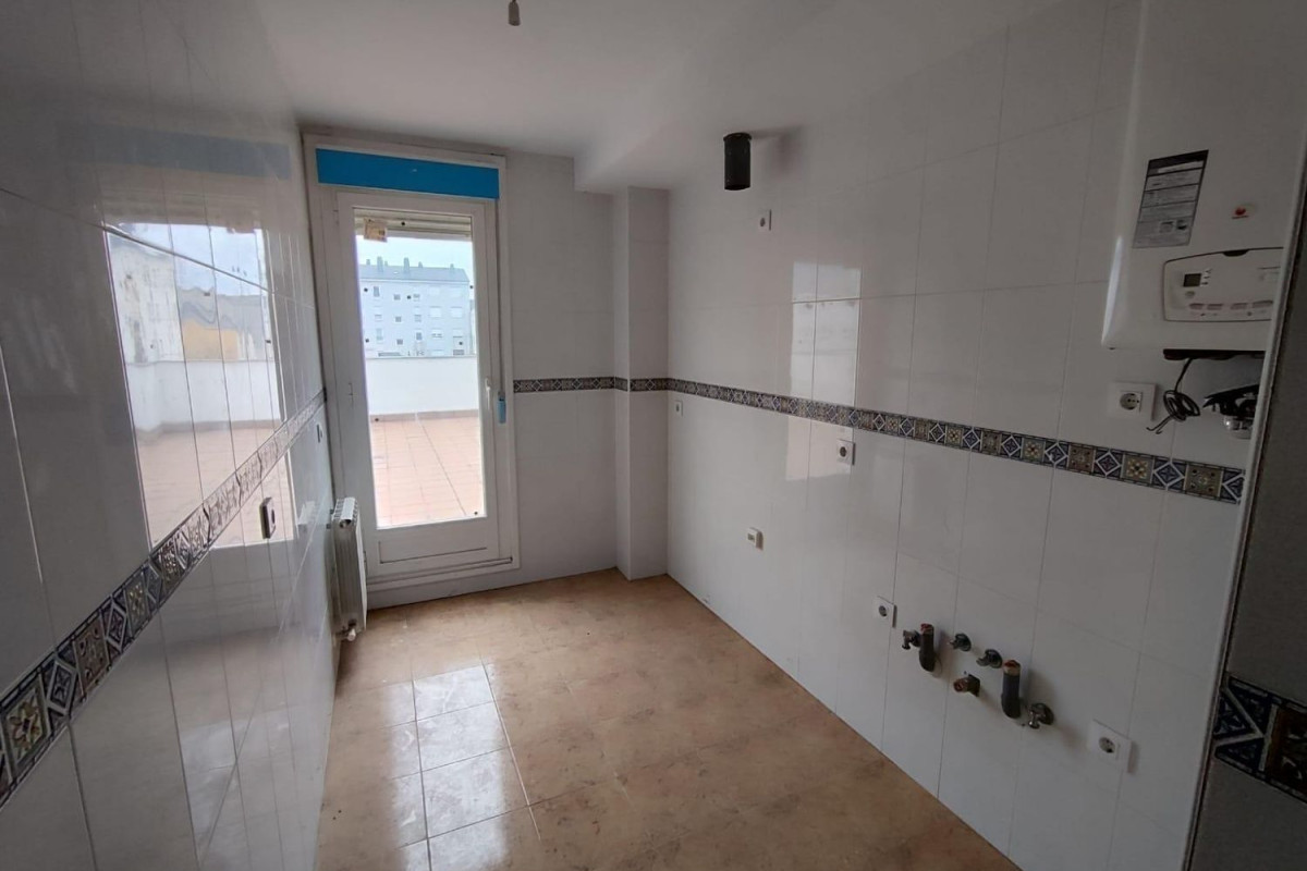 Venta de piso en Flores de Sil, Ponferrada
photo 3