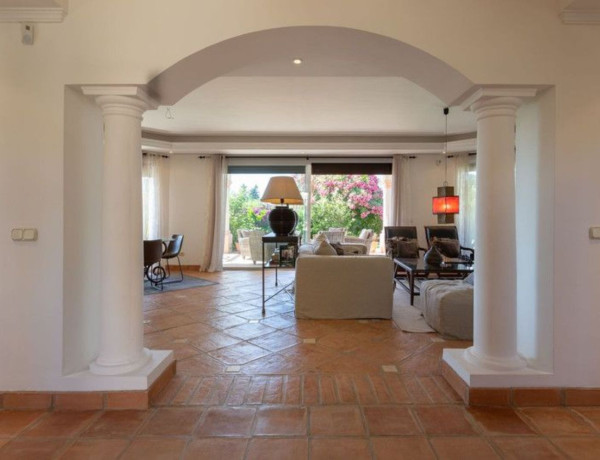 Chalet independiente en venta en Elviria, Marbella thumbnail 2