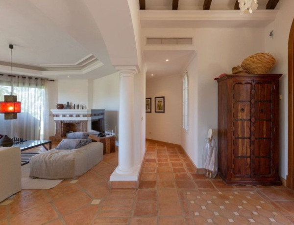 Chalet independiente en venta en  Elviria, Marbella photo 4