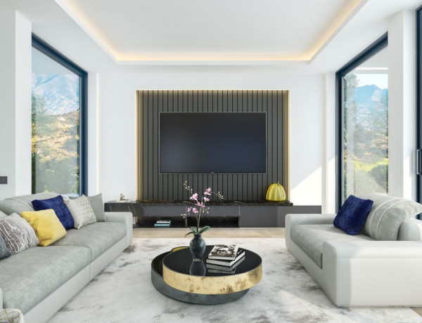 Chalet independiente en venta en Urbanizacion Cortijo Colorado, Mijas thumbnail 1
