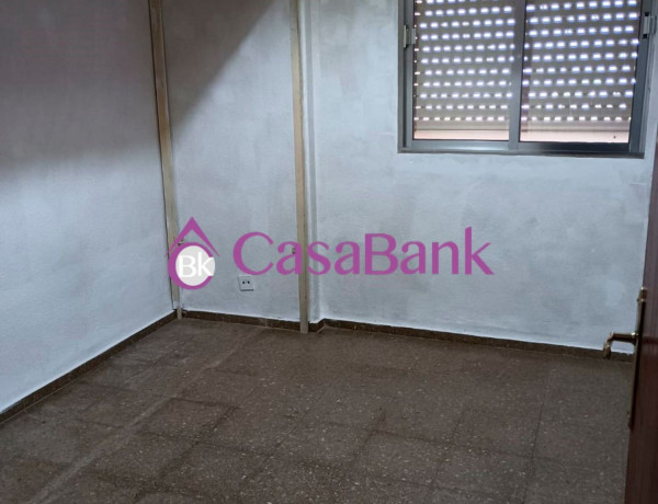 Bajo en venta en  Urb. SANTA ROSA, Distrito Santa Rosa - Valdeolleros photo 4