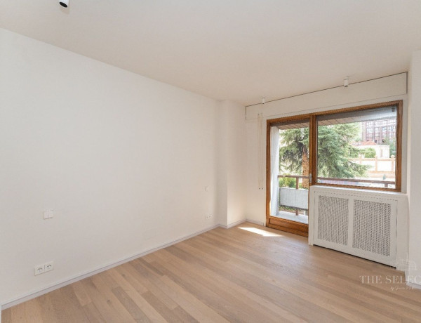 Apartment for sale in Calle de Núñez de Balboa, Madrid photo 1