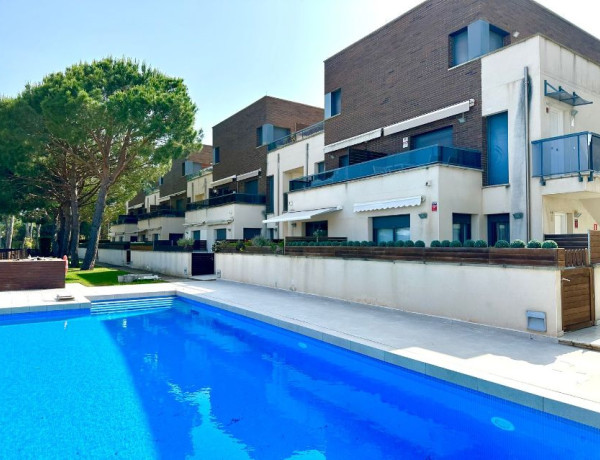 Duplex en venta en Calle Selva, Castell-Platja d'Aro photo 1