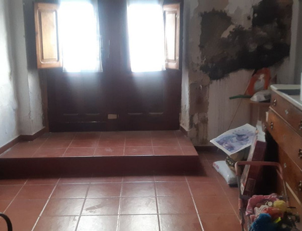 Casa de pueblo en venta en calle Castaños thumbnail 2