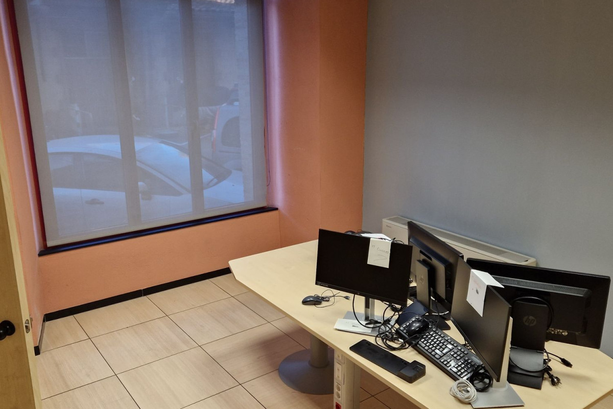 Venta de oficina en , Santa Coloma de Cervelló photo 5
