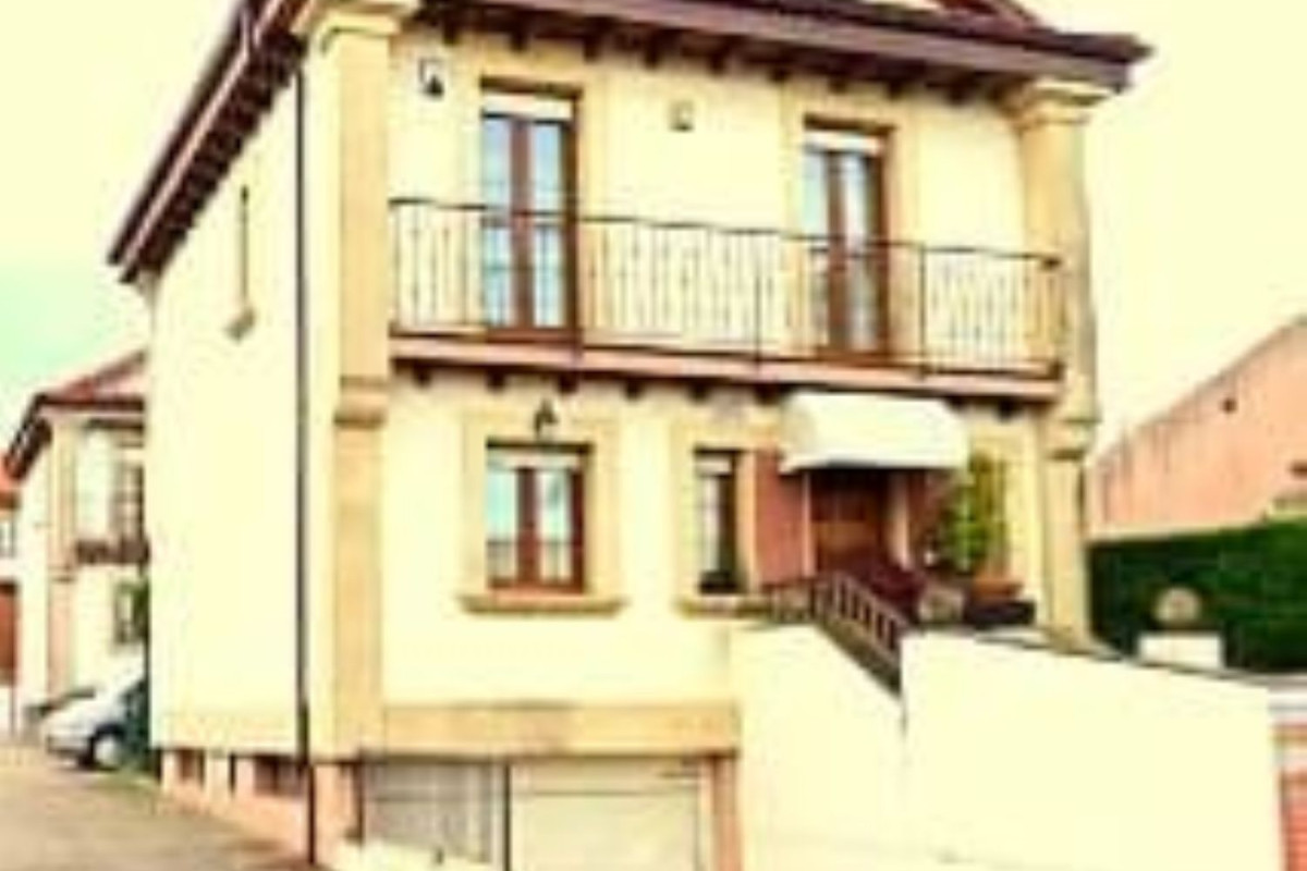 Sale of independent chalet in Cueto, Santander
photo 1