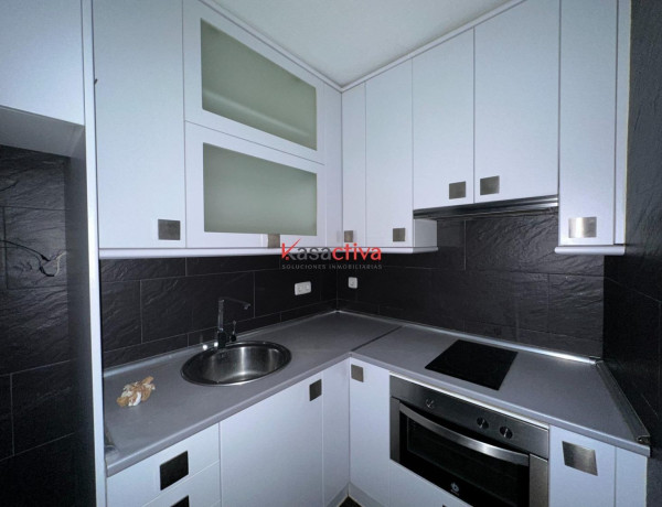 First floor for sale in Calle de la Madera, Madrid thumbnail 2