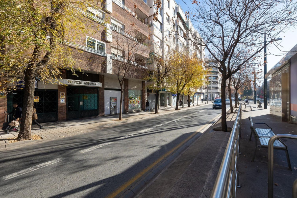 Продажа гаража на  Avenida de la Constitución , Гранада photo 2
