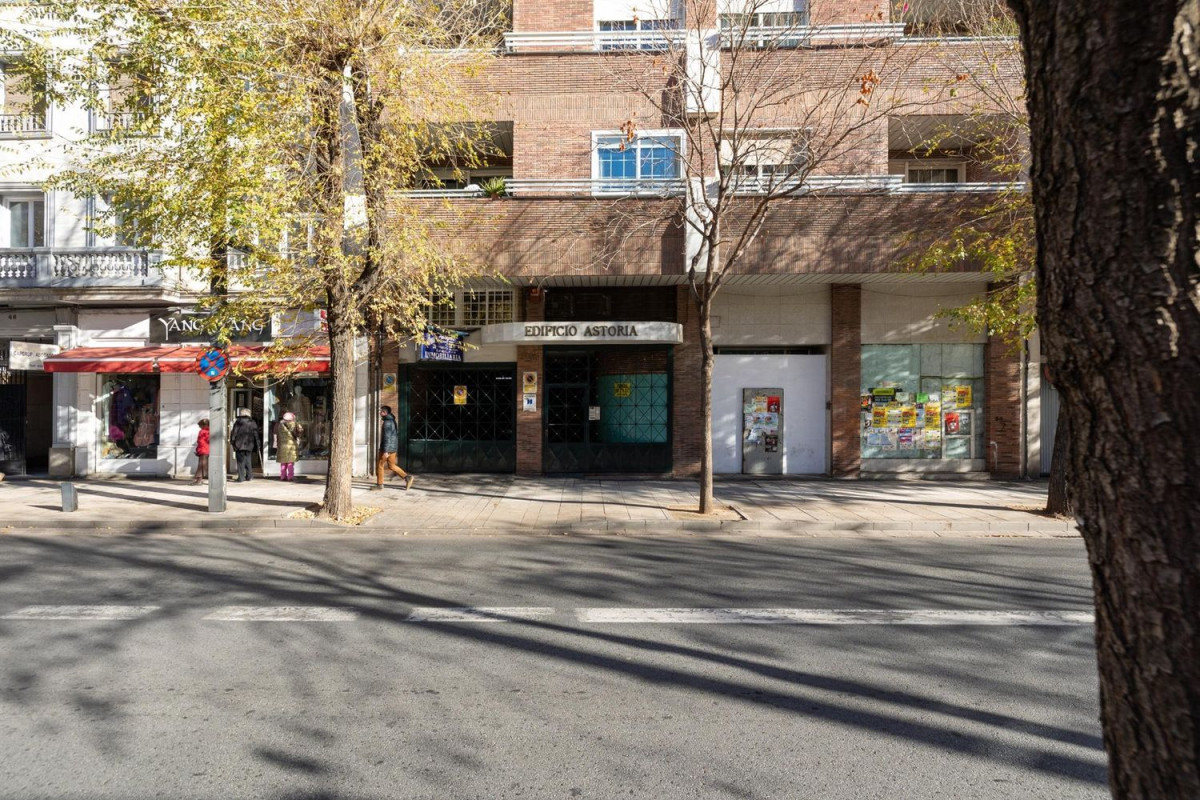 Продажа гаража на  Avenida de la Constitución , Гранада photo 5