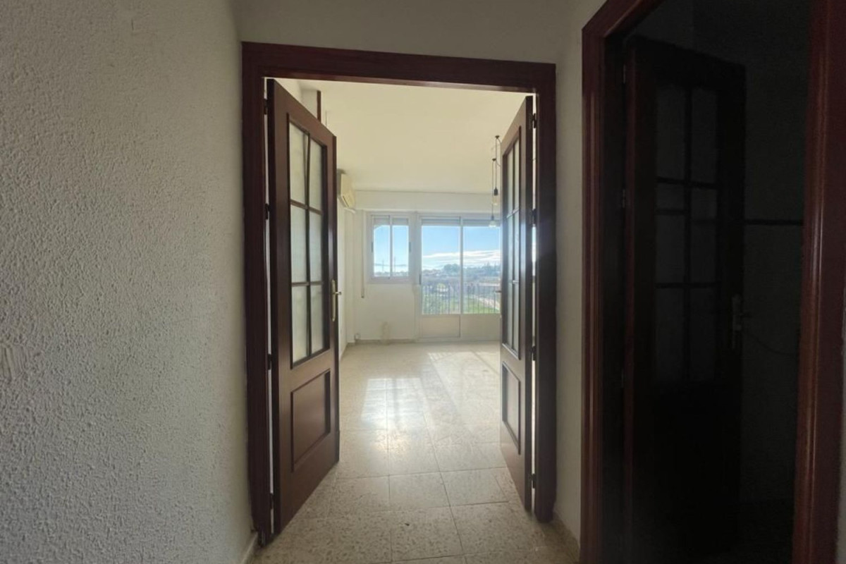 Продажа квартиры на Calle Núcleo Residencial la Paz, Линарес
 photo 3